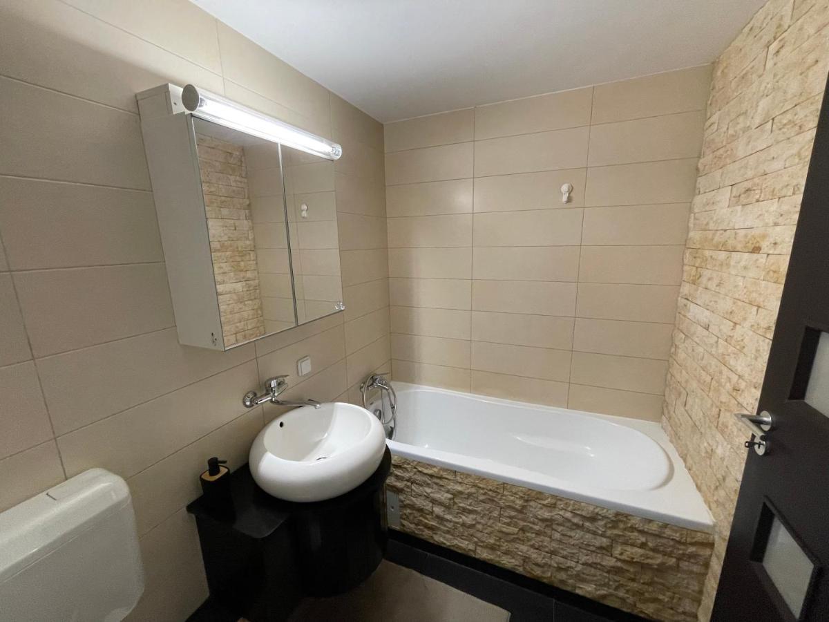 Sunset Luxury Apartment Near Unirii Square Bucharest Exterior photo